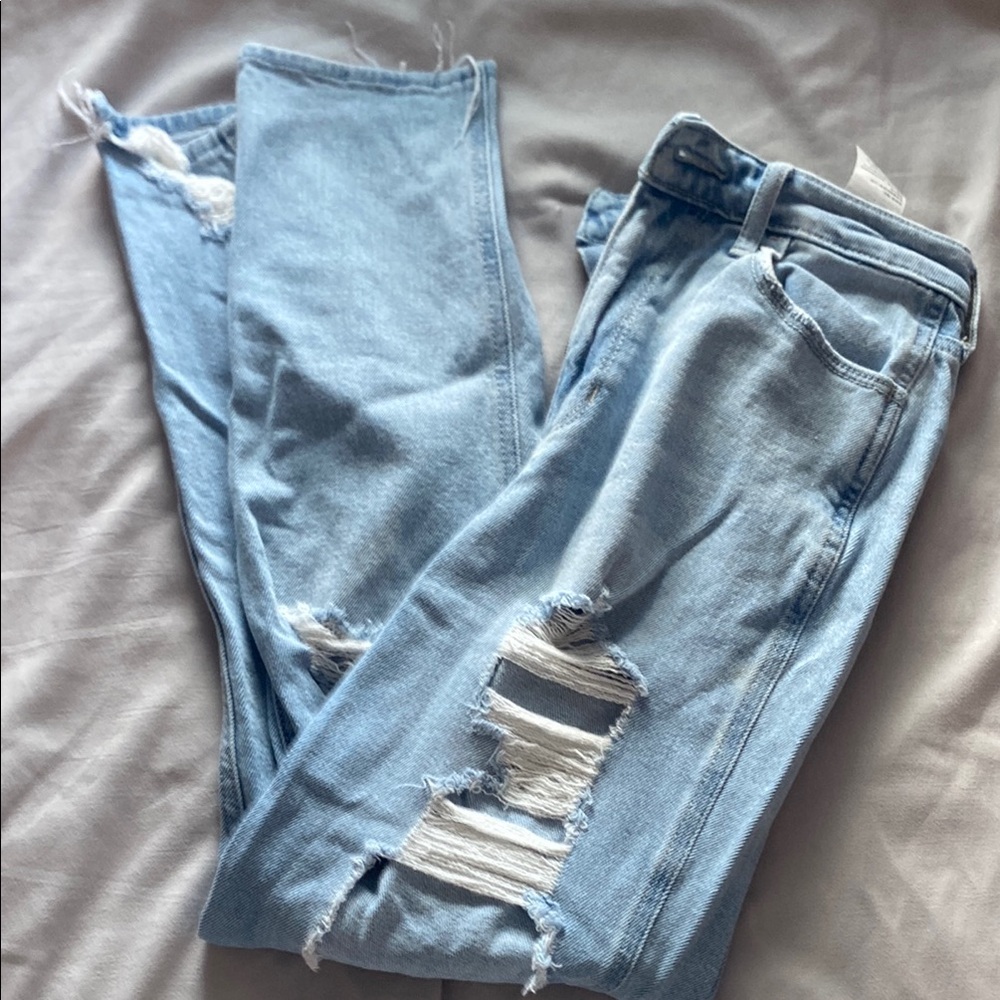 Hollister High-Rise Ripped Mom Jean